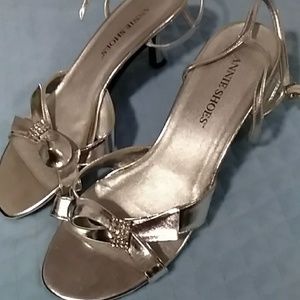 ❗️(removing soon send offers) Annie heels